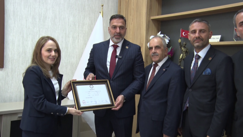 Başkan Gök , Mazbatasını aldı.